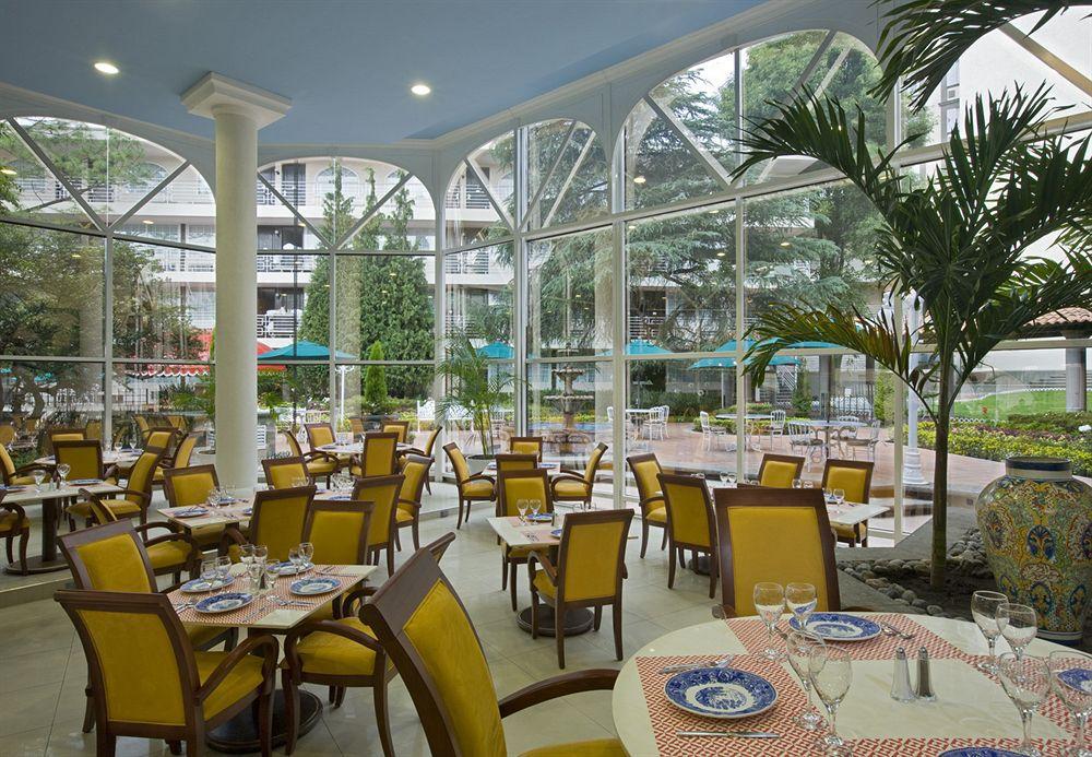 Hotel Krystal Satelite Maria Barbara Tlalnepantla  Restaurace fotografie The restaurant