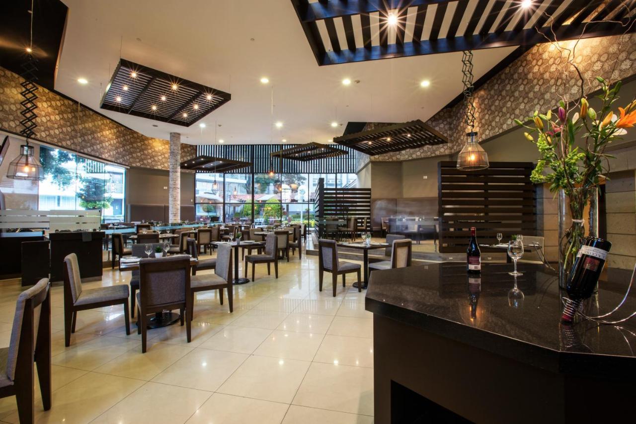 Hotel Krystal Satelite Maria Barbara Tlalnepantla  Exteriér fotografie The interior of the restaurant