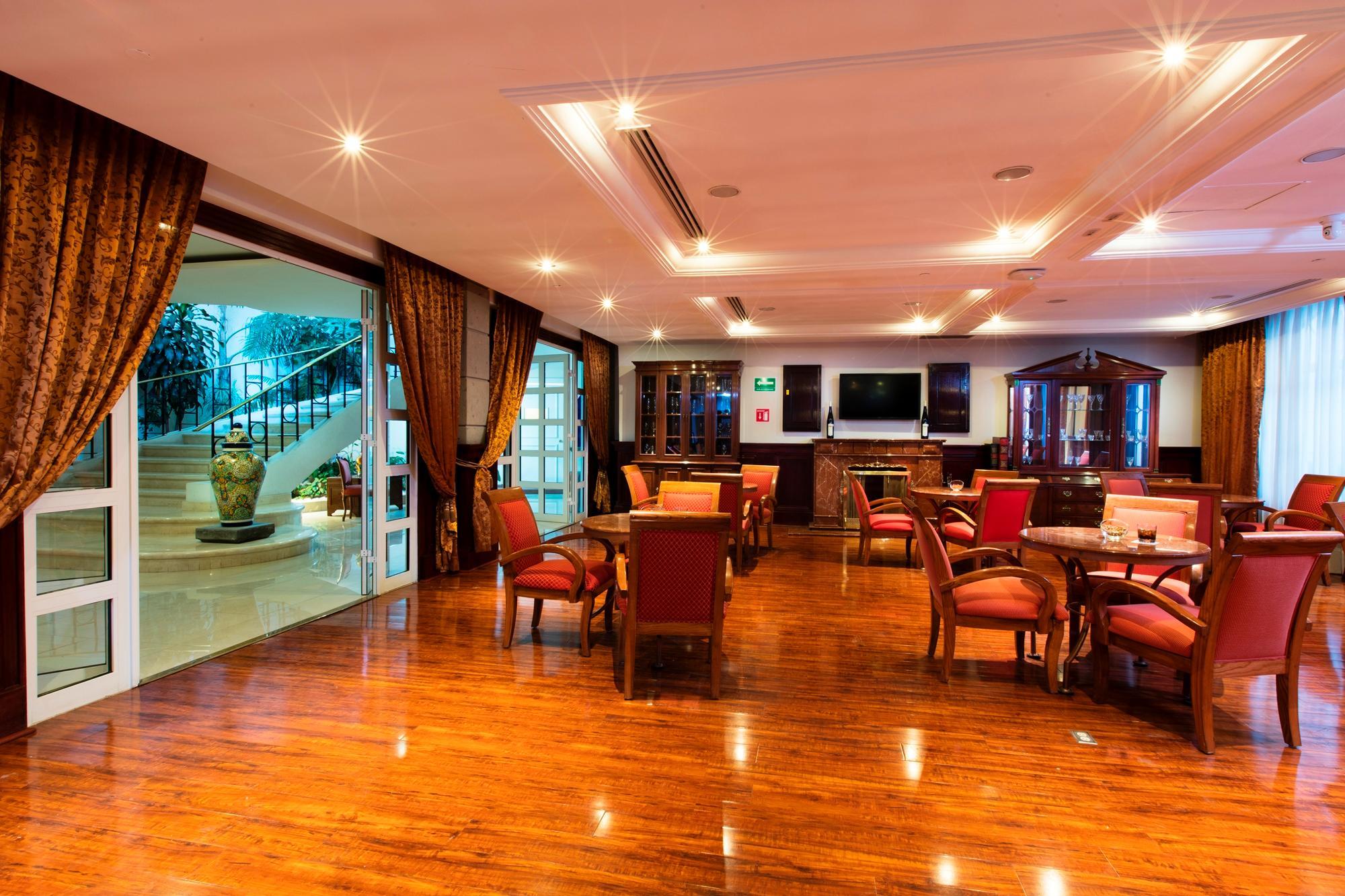 Hotel Krystal Satelite Maria Barbara Tlalnepantla  Exteriér fotografie The lobby of the hotel