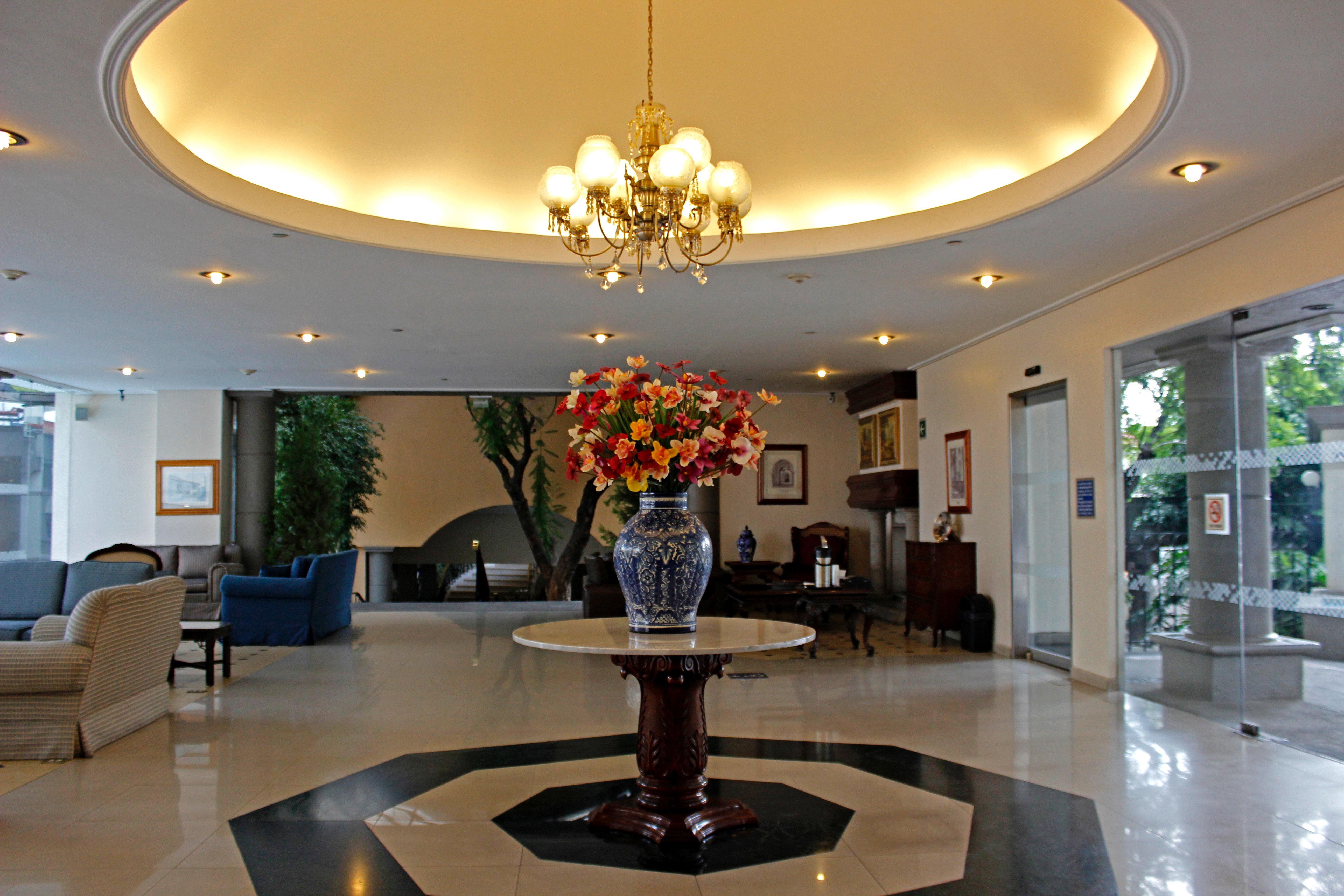 Hotel Krystal Satelite Maria Barbara Tlalnepantla  Exteriér fotografie Lobby