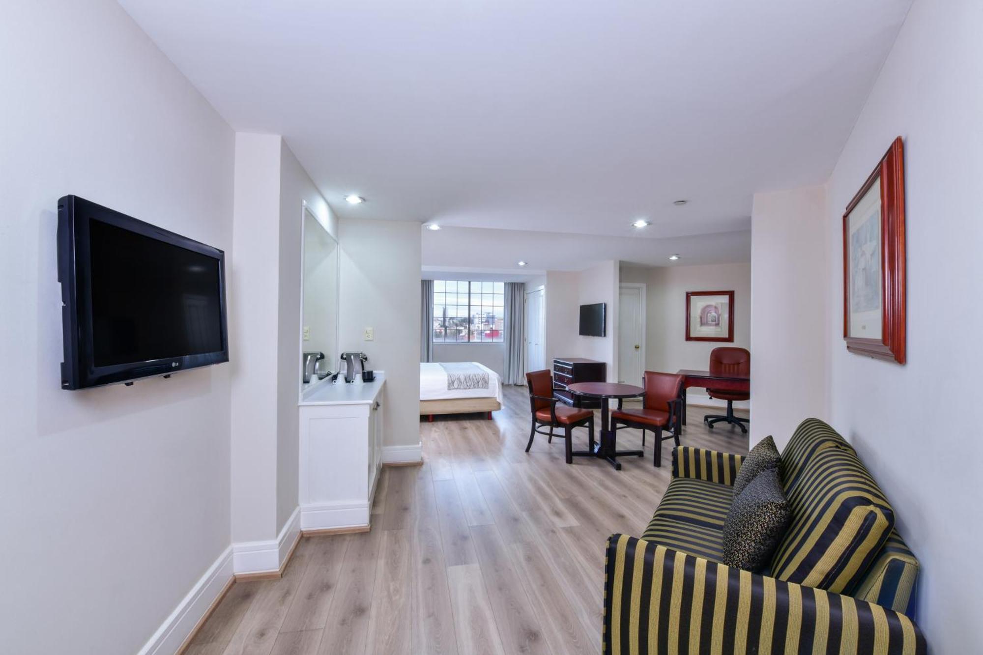 Hotel Krystal Satelite Maria Barbara Tlalnepantla  Exteriér fotografie A typical studio apartment