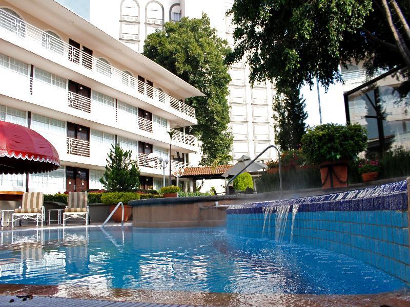 Hotel Krystal Satelite Maria Barbara Tlalnepantla  Exteriér fotografie Hotel's pool