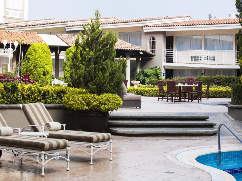 Hotel Krystal Satelite Maria Barbara Tlalnepantla  Exteriér fotografie The pool at the hotel