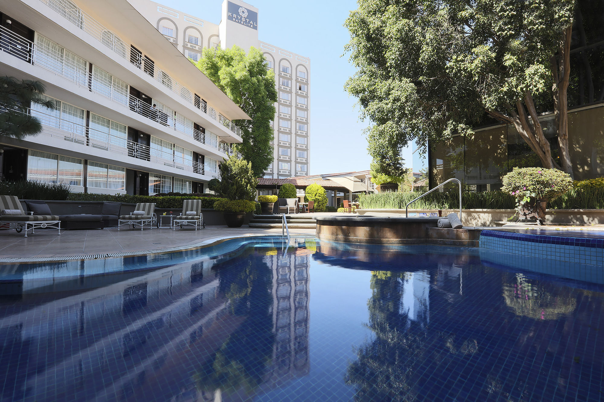 Hotel Krystal Satelite Maria Barbara Tlalnepantla  Exteriér fotografie The pool at the hotel